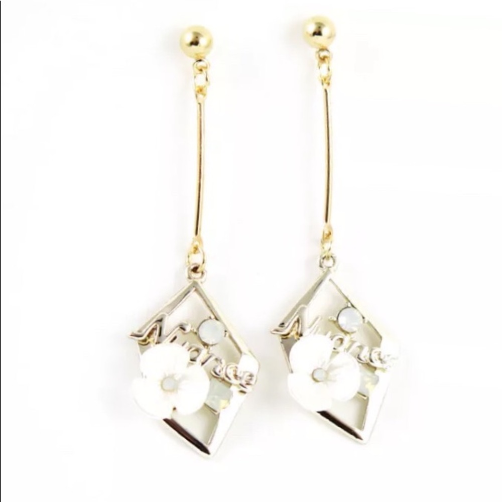 NWOT Golden Flower Long Earrings